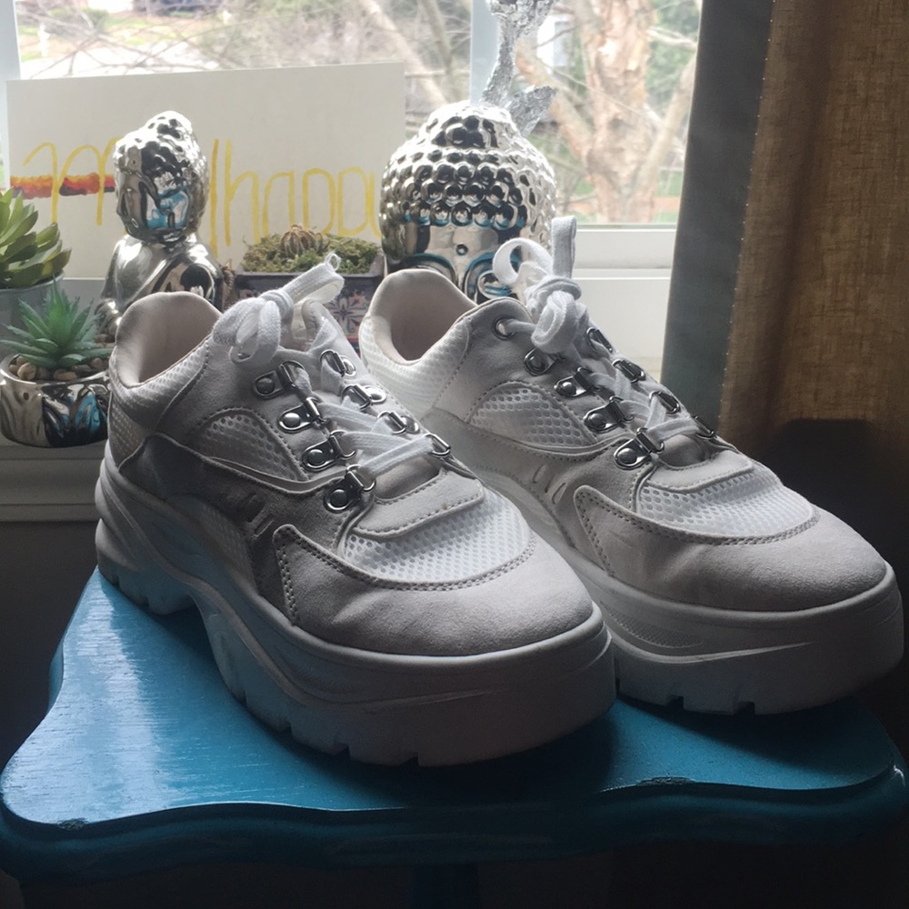 Tennis Shoes/ Cute go-to sneakers